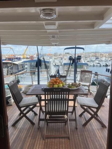 Boat & Breakfast Alicudi Bed and Breakfast Alghero Eksteriør billede